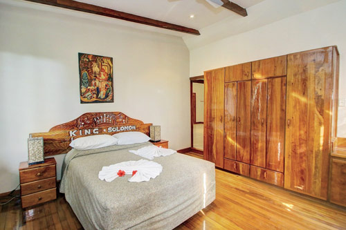 Click for Standard Deluxe Room images