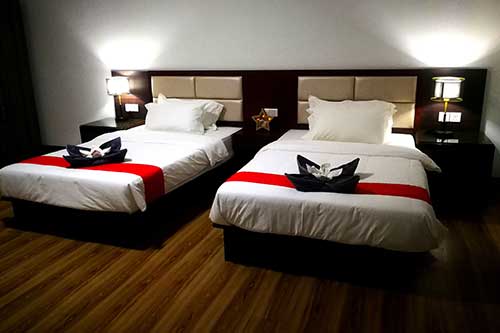 Click for Deluxe Room images