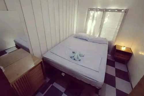 Click for Bungalow West images