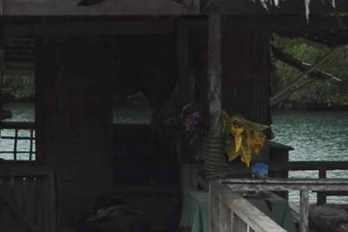 Click for Traditional Leaf Bungalow images Click for Traditional Leaf Bungalow images