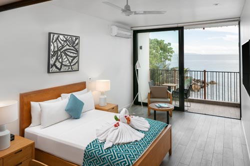 Click for Deluxe Ocean View Suites images