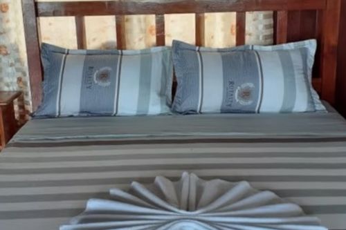 Click for Bungalow Three images